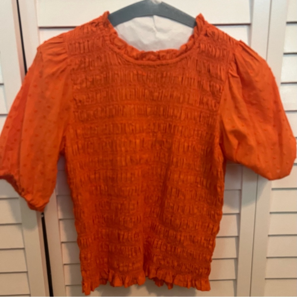 NWOT orange top. So cute!